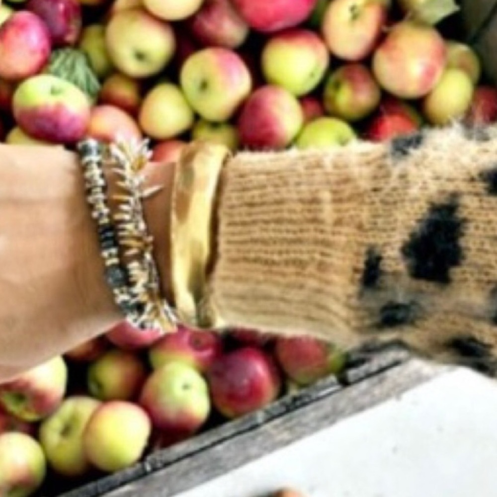 Stella & Dot | ⚜️Sculptural [GOLD] Essential Cuff - Picture 8 of 11